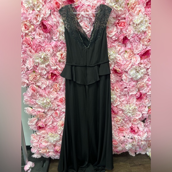 Christina Wu 17920 size 12 black long dress with lace - Picture 3 of 4